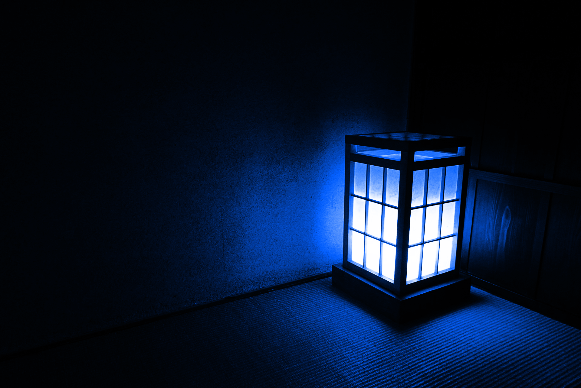 A blue andon.