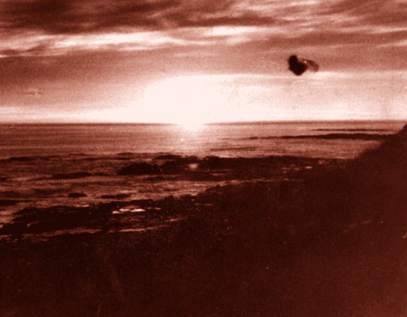 Roy Manifold UFO photograph.jpg