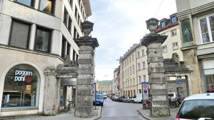 Muenchen maximiliansplatz maxtor i 01-680x383.webp