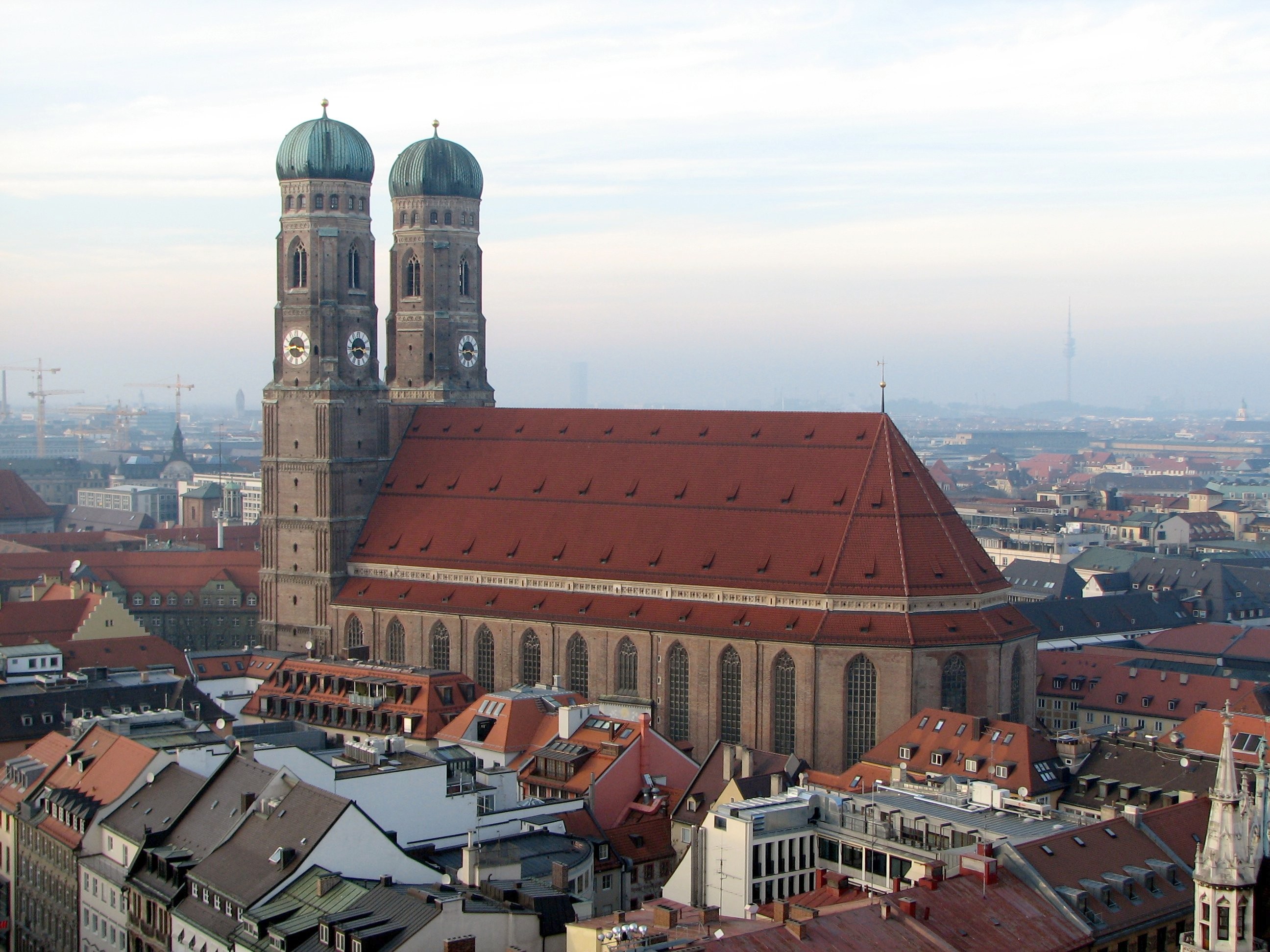 Frauenkirche München as seen from St. Peter.jpg