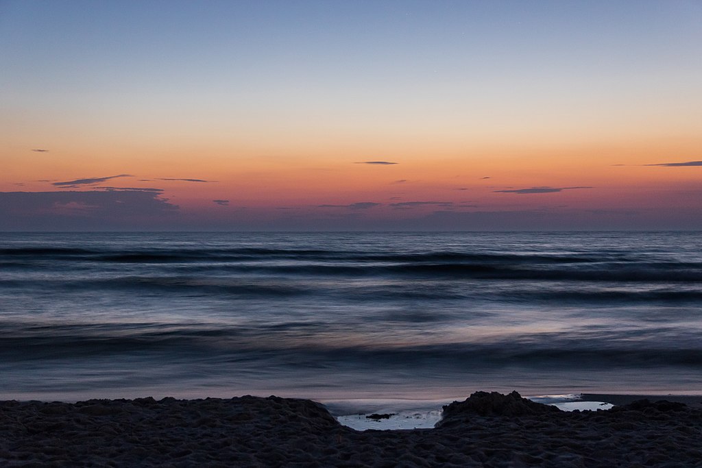 1024px-Dusk_in_Rowy_-_Baltic_Sea.jpg