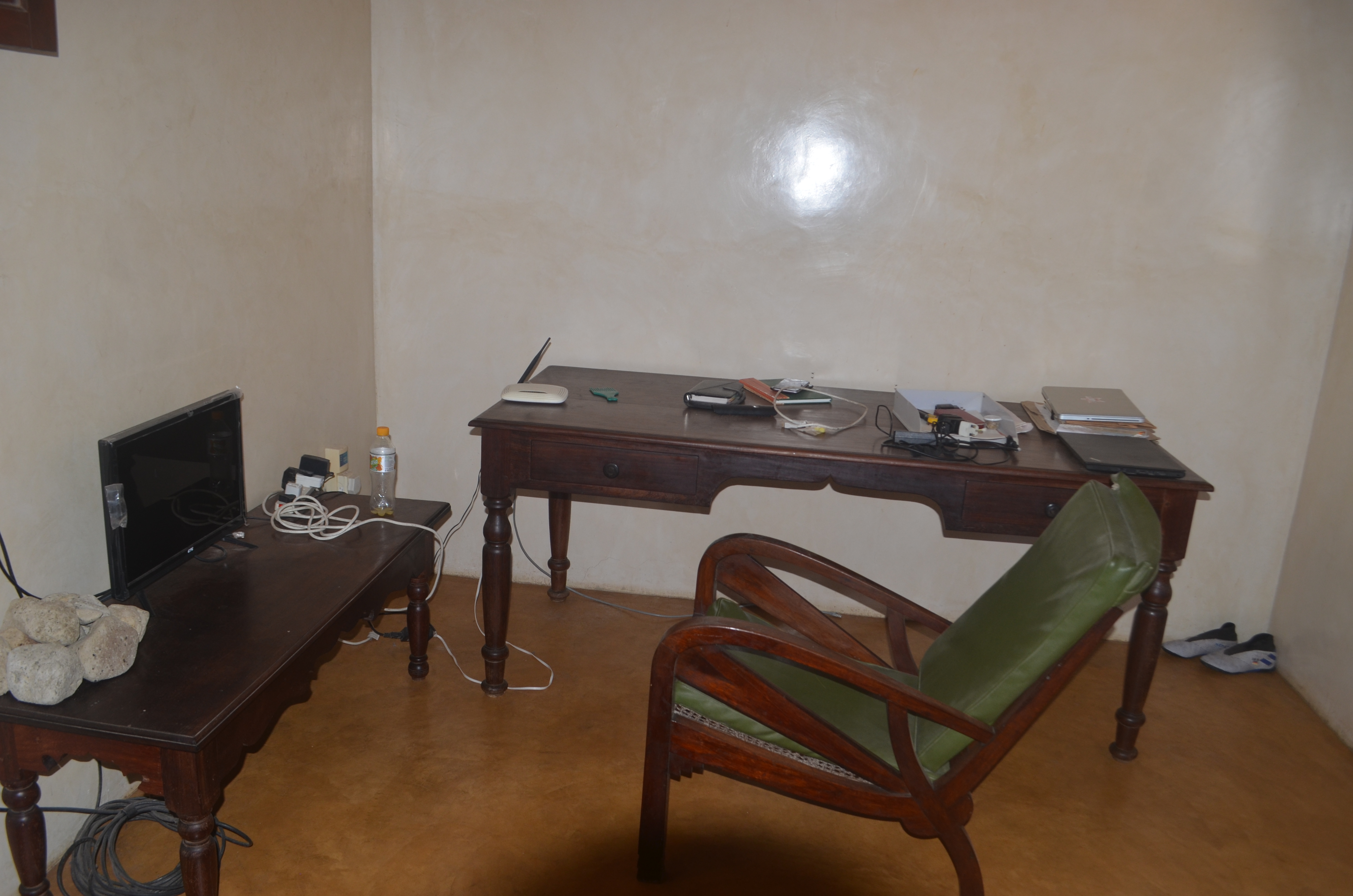 Modern_Living_Room.jpg