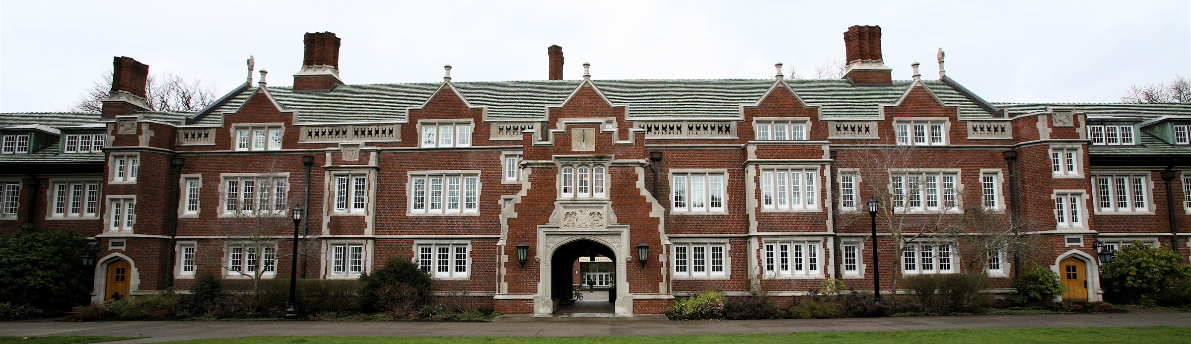 OldDormBlockReedCollege.jpg